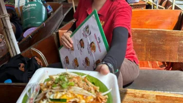 PadThai on Boat - Floating Market Damnoen Saduak
